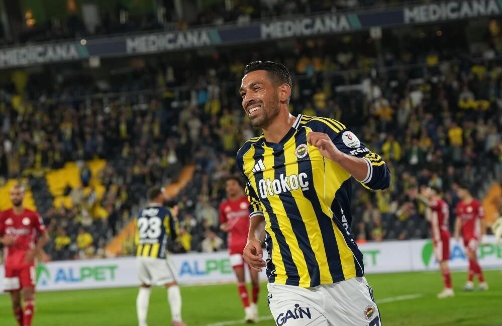 Fenerbahçe, milli futbolcu İrfan Can Kahveci’nin sezon sonuna kadar Kasımpaşa’ya