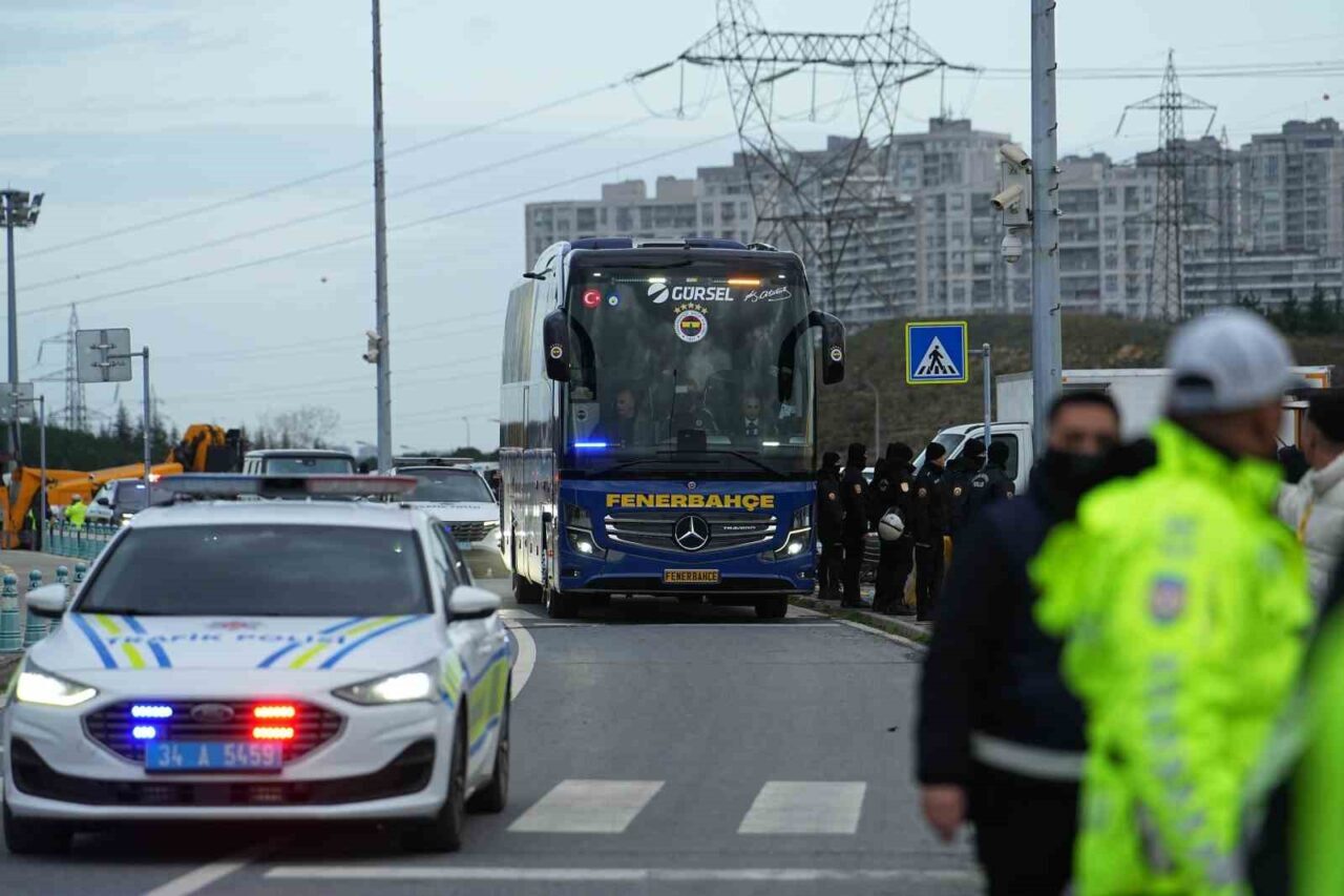 Fenerbahçe takım otobüsü, Turkcell Süper Kupa finali için müsabakanın oynanacağı
