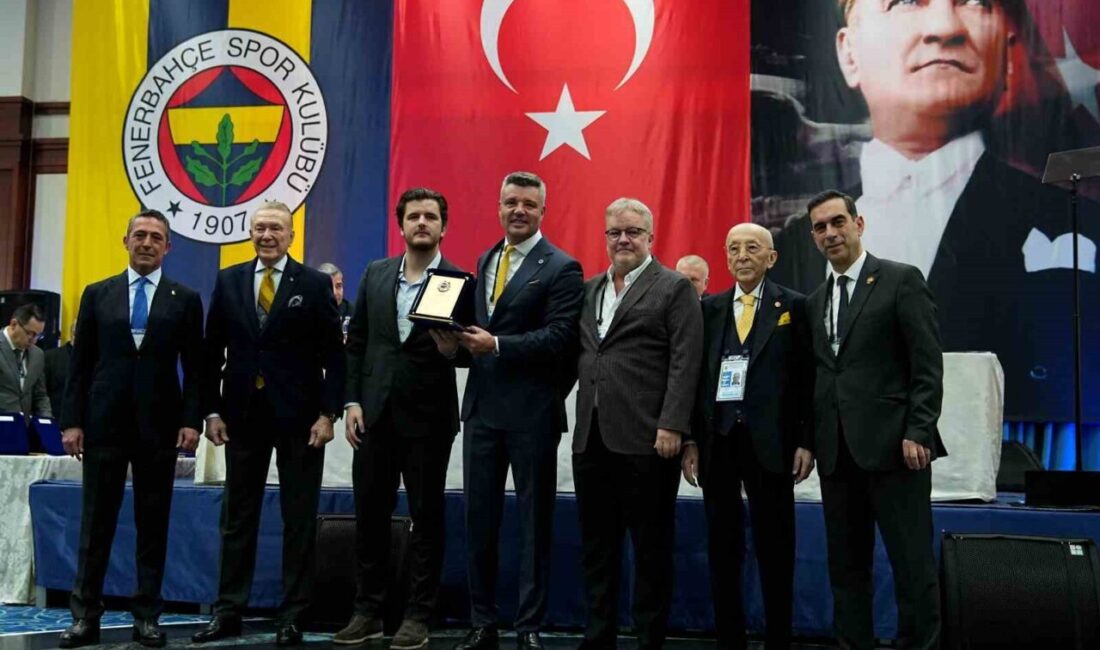 Fenerbahçe Olağan Yüksek Divan Kurulu Toplantısı’nda eski başkanlardan Ali Şen’e