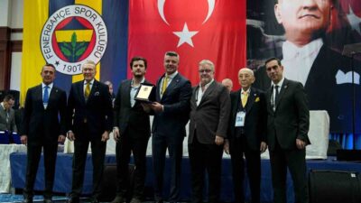 Fenerbahçe Olağan Yüksek Divan Kurulu Toplantısı’nda eski başkanlardan Ali Şen’e