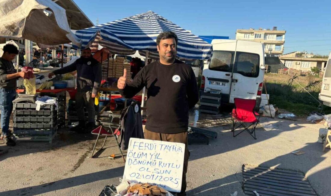 Antalya’nın Serik ilçesinde bir vatandaş, Türk müziğinin unutulmaz sanatçılarından Ferdi