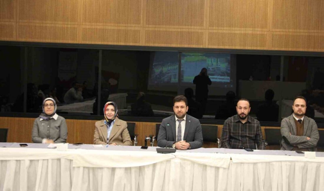 Elazığ Fethi Sekin Şehir Hastanesi’nde yapılan toplantıda klinik hizmetleri değerlendirildi.
