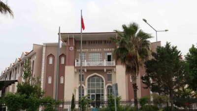 Fethiye’de eşini tüfekle yaralayan Veli K. çıkarıldığı adli makamlarca tutuklandı.