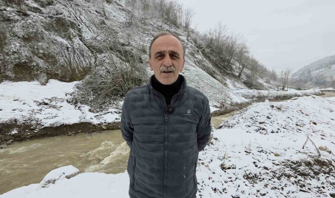 Düzce’nin Fındıklıaksu köyü Muhtarı Zekeriya Beyaz, heyelan riski nedeniyle köyün