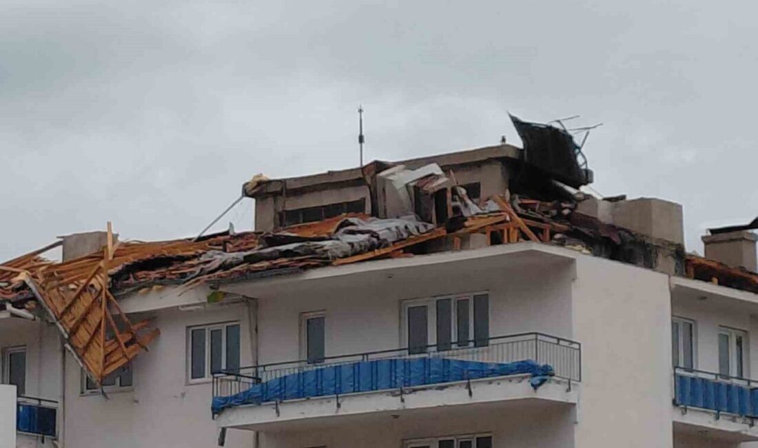 Denizli ve ilçelerinde gece saatlerinde etkili olan şiddetli rüzgâr, çatı