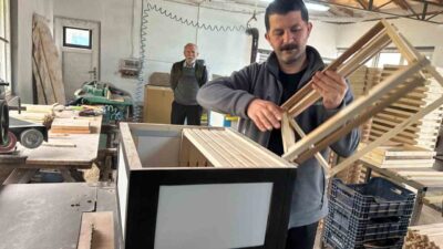 Bursa’nın İnegöl ilçesinde arıcılıkla uğraşan Hayri Soylu, arıcılardan gelen talep üzerine