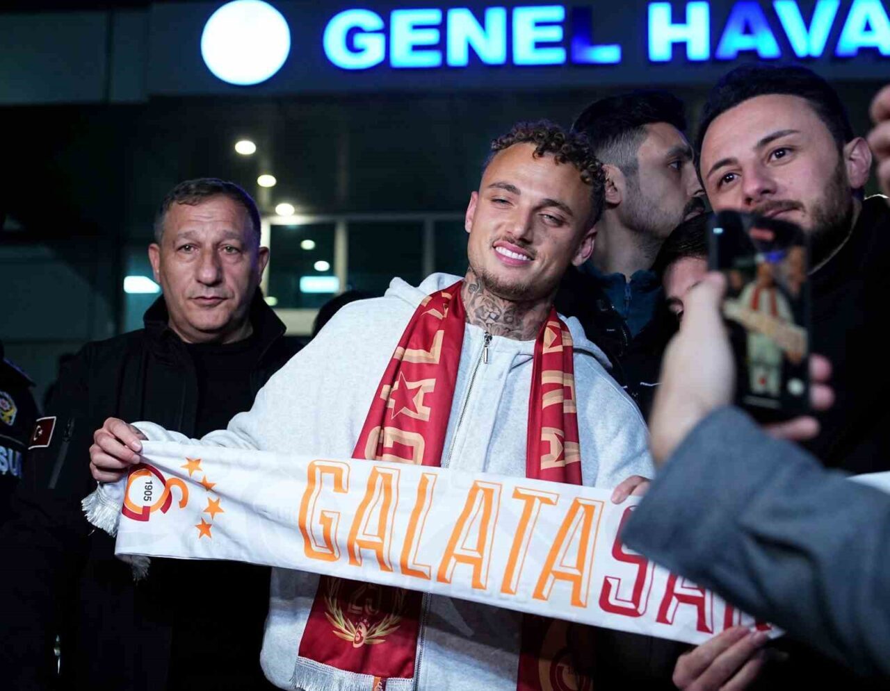 Galatasaray’ın, İtalyan ekibi Napoli’den transferi konusunda anlaşma sağladığı Hollandalı futbolcu