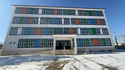 Malatya’da deprem sonrası yeniden inşa edilen Malatya Ortaokulu’nda anlamlı bir