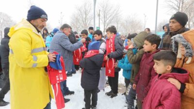 Gaziantep Büyükşehir Belediyesi kent genelinde etkili olan kar yağışı ile