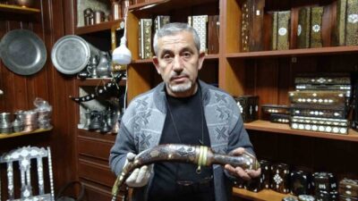 Gaziantep’te 45 yıldır Osmanlı saraylarını süsleyen sedef kakma sanatıyla uğraşan