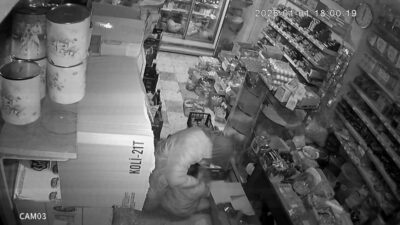 Gaziantep’te bir şahıs, boğazına bıçak dayadığı 12 yaşındaki bir çocuğu