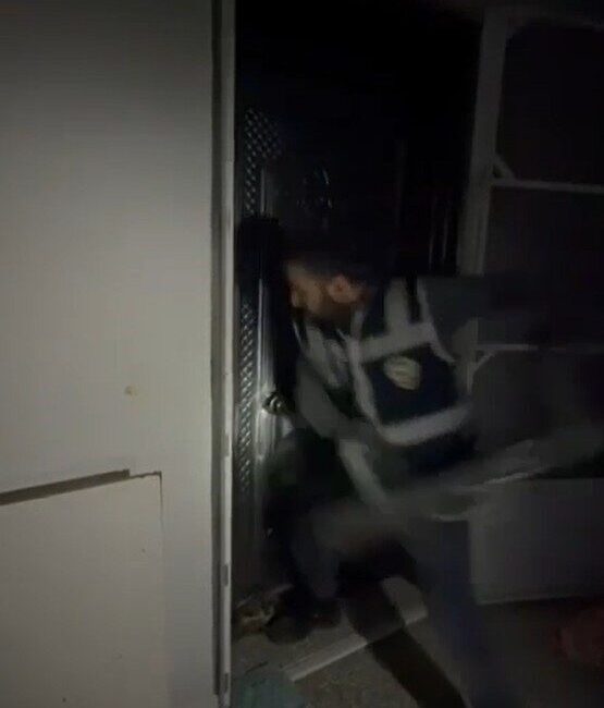 Gaziantep’te polis ekipleri tarafından bir eve yapılan baskında, evin bodrum