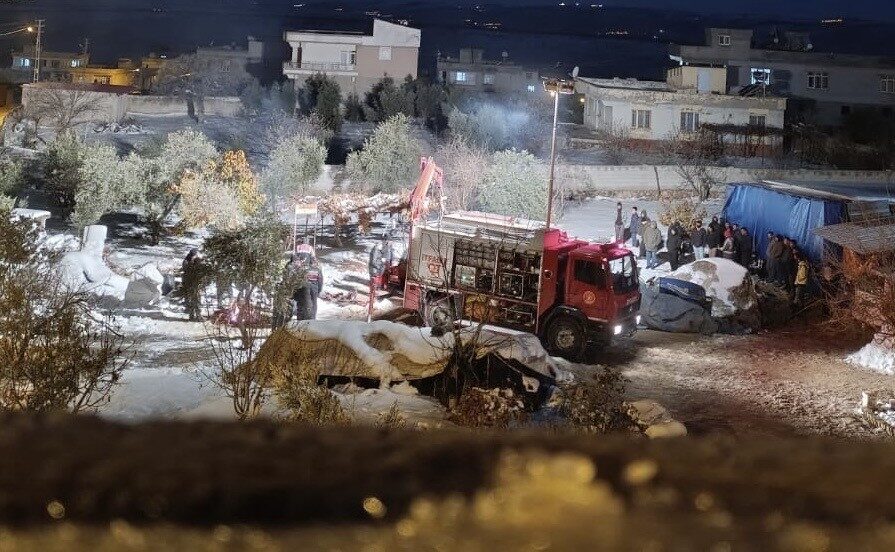 Gaziantep’in Yavuzeli ilçesinde dengesini kaybederek yem karma makinesine düşen besici