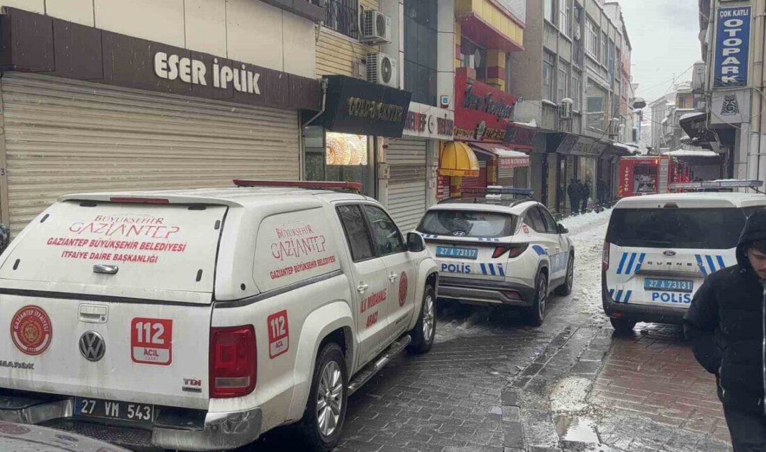 Gaziantep’te bir iş yerinin depo kısmında çıkan yangınında 2’si ağır