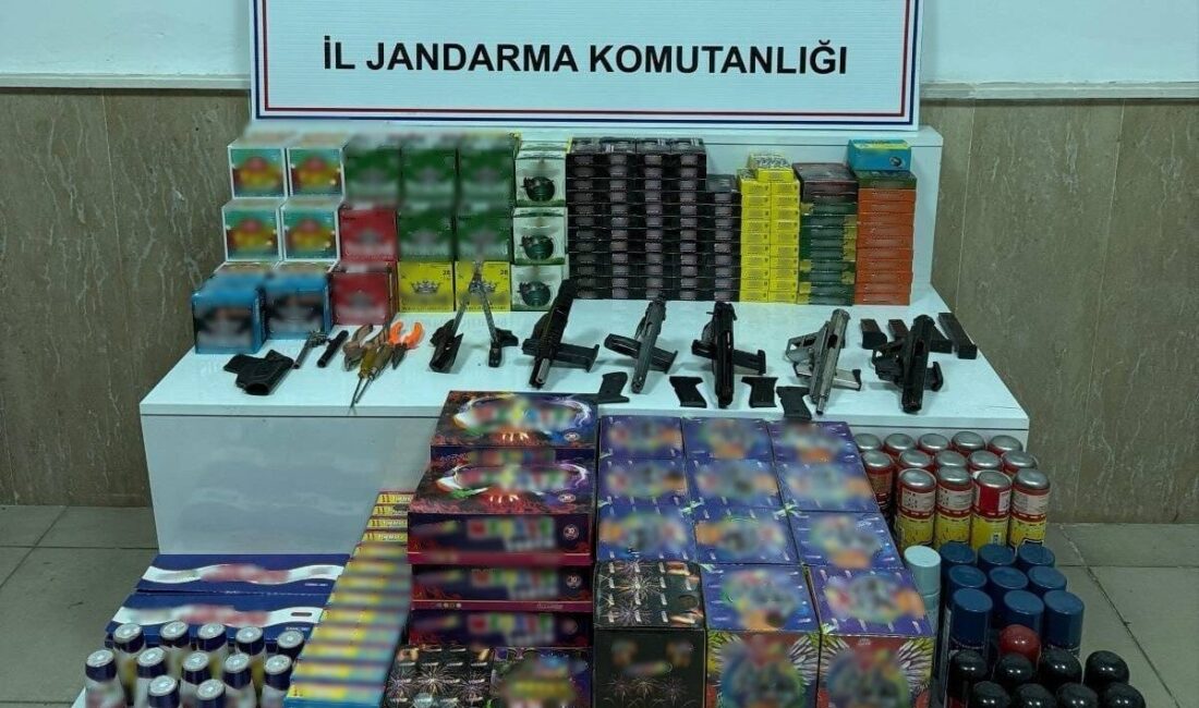 Gaziantep’te jandarma ekiplerince bir adrese yapılan operasyonda 5 adet silah
