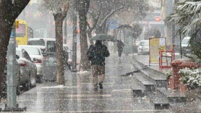 Gaziantep’te sabah saatlerinde başlayan yoğun kar yağışı, etkisini artırarak kenti