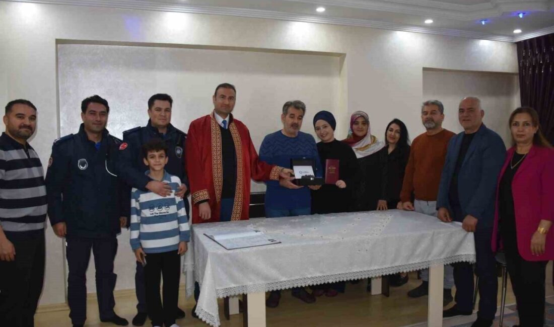 Gaziantep’te etkili olan yoğun kar yağışı nedeniyle nikâh salonuna gidemeyen