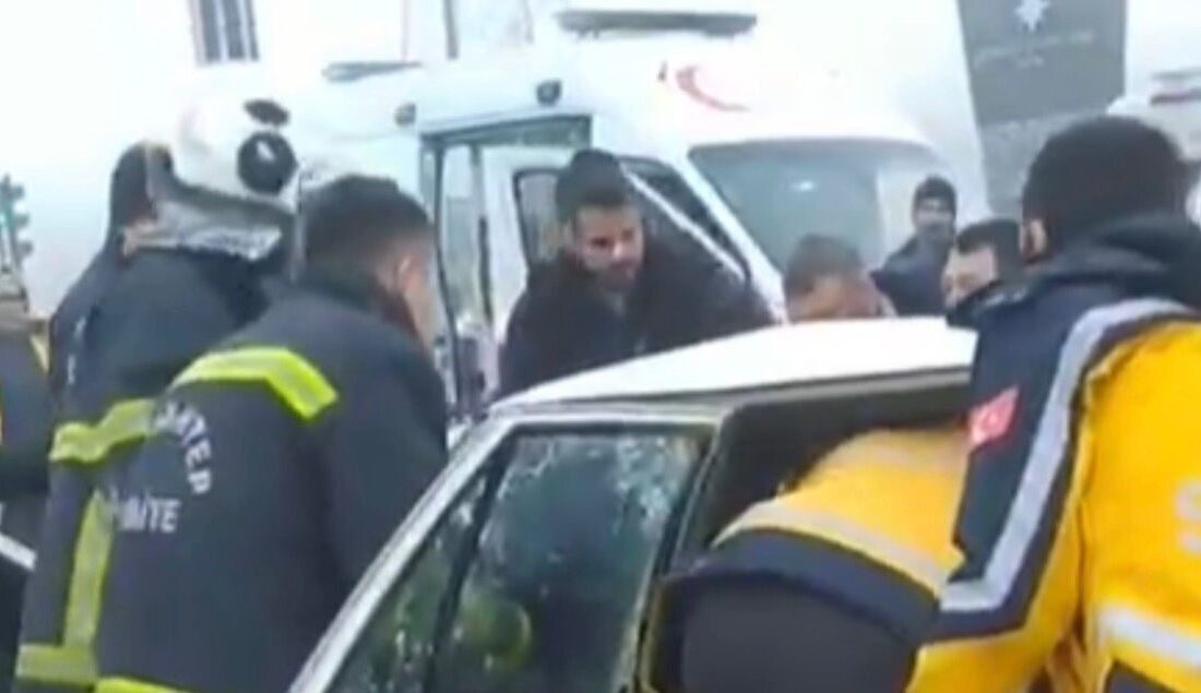 Gaziantep’te 3 aracın karıştığı zincirleme trafik kazasında bir kişi hayatını