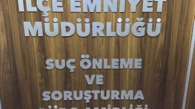 İzmir’in Gaziemir ilçesinde polis ekipleri tarafından uyuşturucu ticareti yapan şahıslara