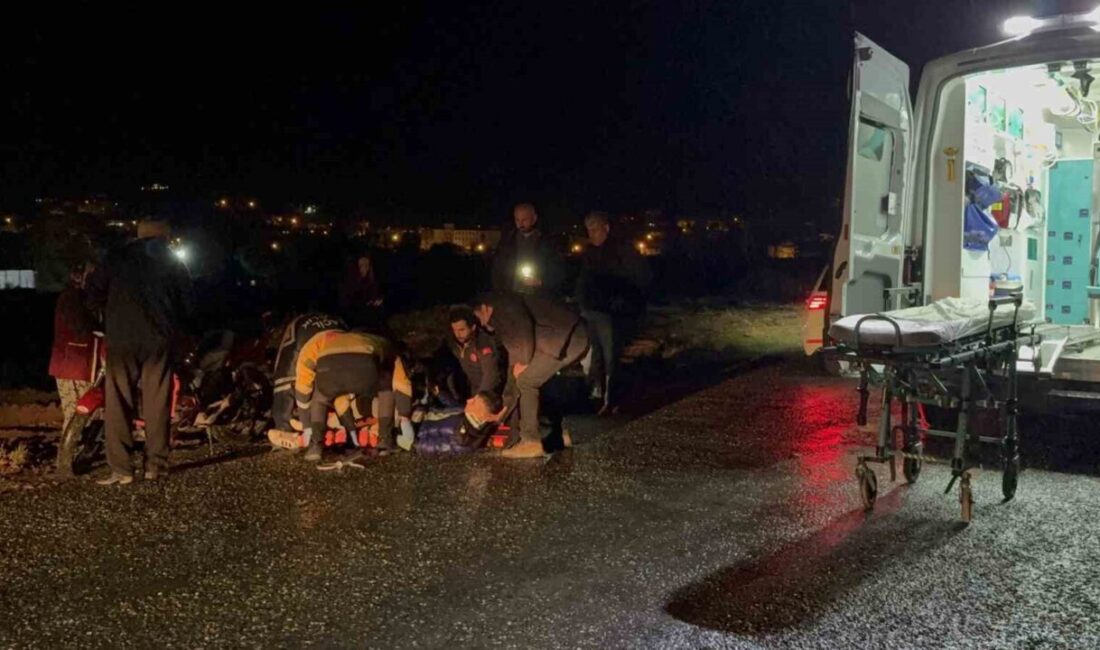 Antalya’nın Gazipaşa ilçesinde yağmur nedeniyle kayganlaşan yolda kontrolden çıkan motosikletin