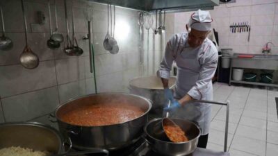 Gebze Belediyesi, sosyal belediyecilik faaliyetleri kapsamında hizmet veren aşevi aracılığıyla