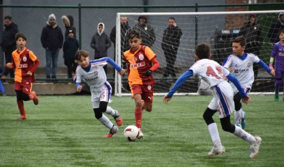 Balıkesir Büyükşehir Belediyesi ile Büyükşehir Belediyespor iş birliğinde düzenlenen U-11