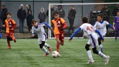 Balıkesir Büyükşehir Belediyesi ile Büyükşehir Belediyespor iş birliğinde düzenlenen U-11