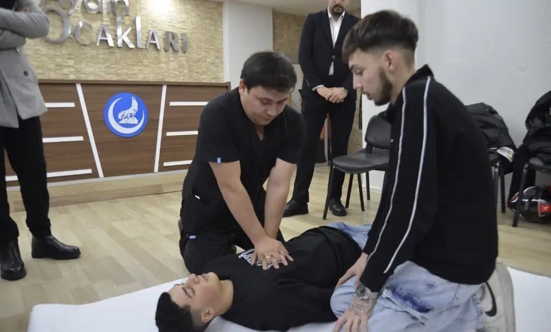 Aydın Ülkü Ocakları İl Başkanlığı tarafından gençlere yönelik Acil ve