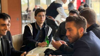 Yunusemre Belediyesi tarafından yeni konseptiyle hizmete açılan Gençlik Kafe, kısa