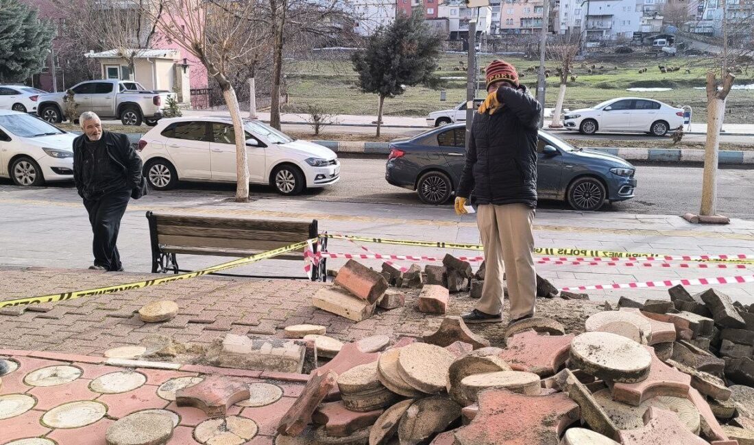 Batman’ın Gercüş ilçesinde 12 katlı bir binanın ana giriş merdiveni