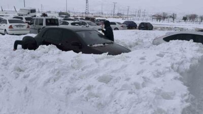 Batman’ın Gercüş ilçesinde etkili olan yoğun kar yağışı, hayatı durma