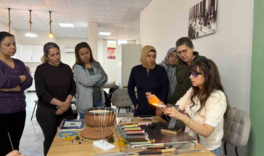 Germencik Belediyesi’nin kültür ve sanat çalışmaları kapsamında açılan Cam Sanatları