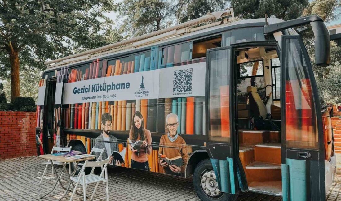 İzmir Büyükşehir Belediyesi’nin kentin dört bir yanında kitapları yurttaşlarla buluşturan