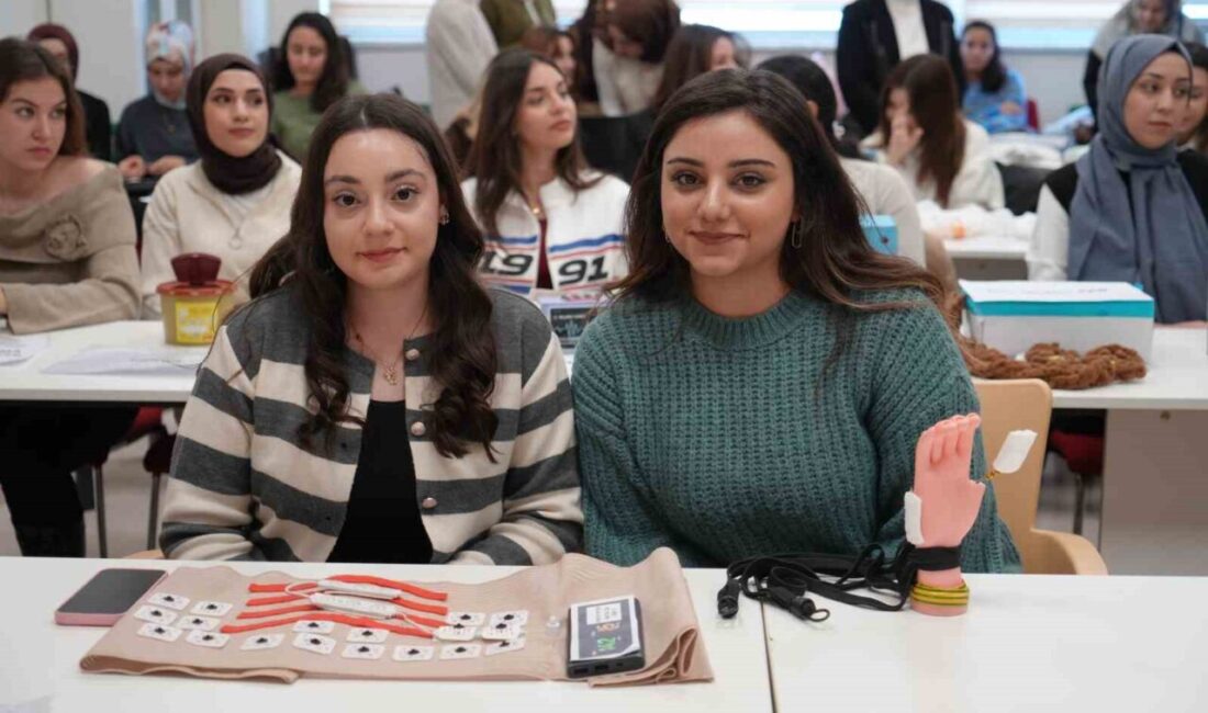 Gaziantep İslam Bilim ve Teknoloji Üniversitesi (GİBTÜ) Ebelik Bölümü öğrencileri,