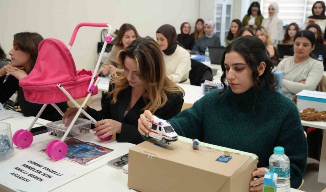 Gaziantep İslam Bilim ve Teknoloji Üniversitesi (GİBTÜ) Ebelik Bölümü öğrencileri,