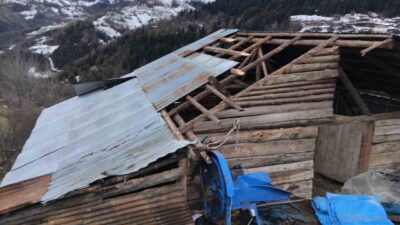 Giresun’da etkili olan kuvvetli fırtına, Yavuzkemal beldesinde seralar ile bazı