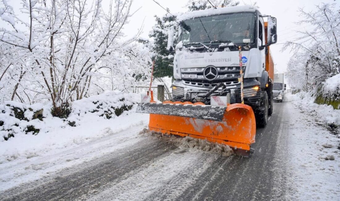 Giresun’un yüksek kesimlerinde etkili olan kar yağışıyla birlikte Giresun Belediyesi
