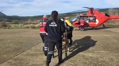 Çanakkale’nin Gökçeada ilçesinde rahatsızlanan KOAH ve Pnömoni hastası kişi, helikopter