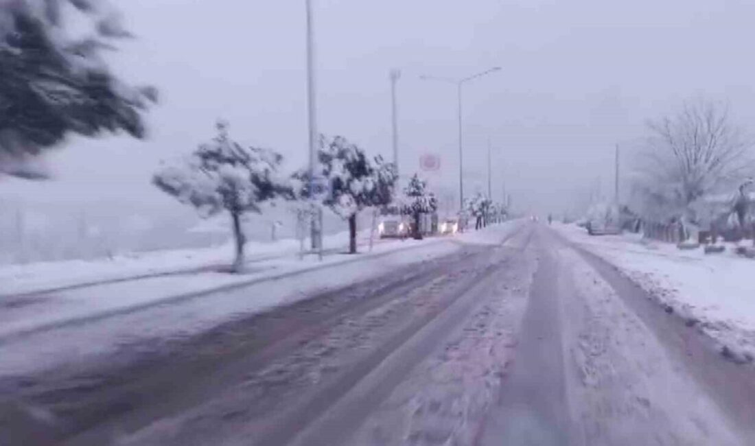 Adıyaman’ın Gölbaşı ilçesinde gece saatlerinde başlayan yoğun kar yağışı, sabah