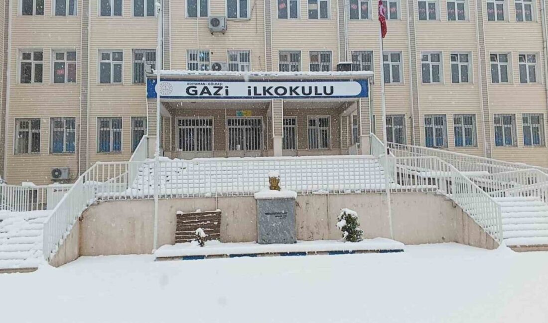 Adıyaman’ın Gölbaşı ilçesinde etkisini sürdüren yoğun kar yağışı nedeniyle eğitime