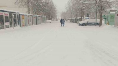 Adıyaman’ın Gölbaşı ilçesinde etkili olan yoğun kar yağışı hayatı olumsuz