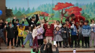 Gölcük Belediyesi tarafından yarıyıl tatiline giren öğrenciler için düzenlenen “Ara