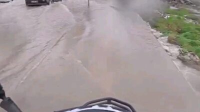 Edirne’de metrekareye 60 kilogram yağış düşmesiyle birlikte cadde ve sokaklar