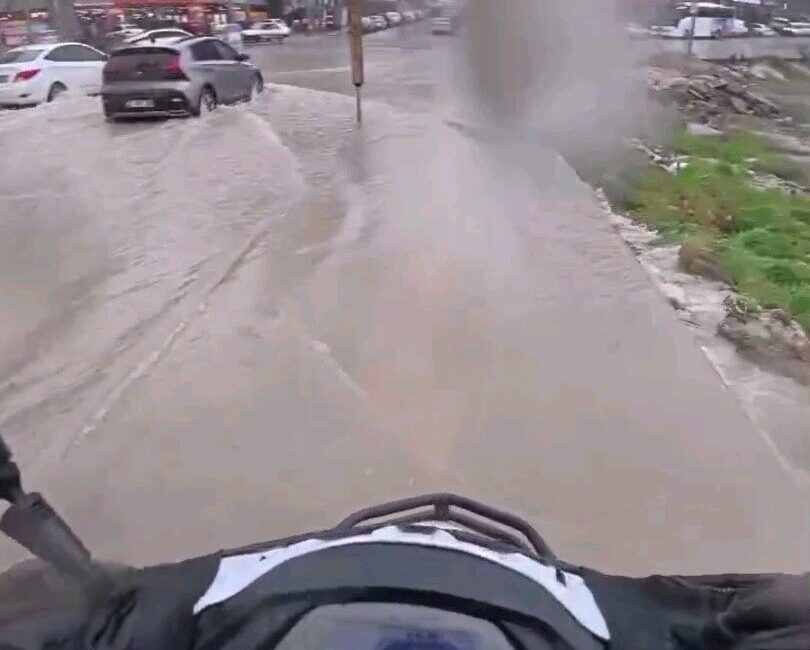 Edirne’de metrekareye 60 kilogram yağış düşmesiyle birlikte cadde ve sokaklar