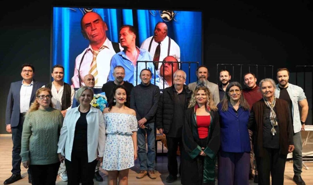 Balıkesir’in Gömeç ilçesinde; Gömeç Belediyesi Kent Tiyatrosu, Türk tiyatrosunun usta