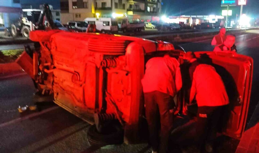 Balıkesir’in Gömeç ilçesinde meydana gelen kazada kontrolden çıkarak devrilen ticari