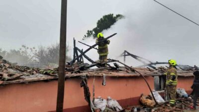 Balıkesir’in Gönen ilçesine bağlı Köteyli Mahallesi’nde çıkan yangında tek katlı