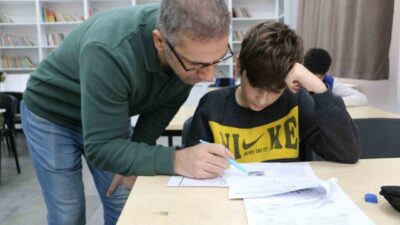 Diyarbakır’da öğretmenler, okul kütüphanesinde LGS’ye hazırlanan öğrencilere destek olmak için