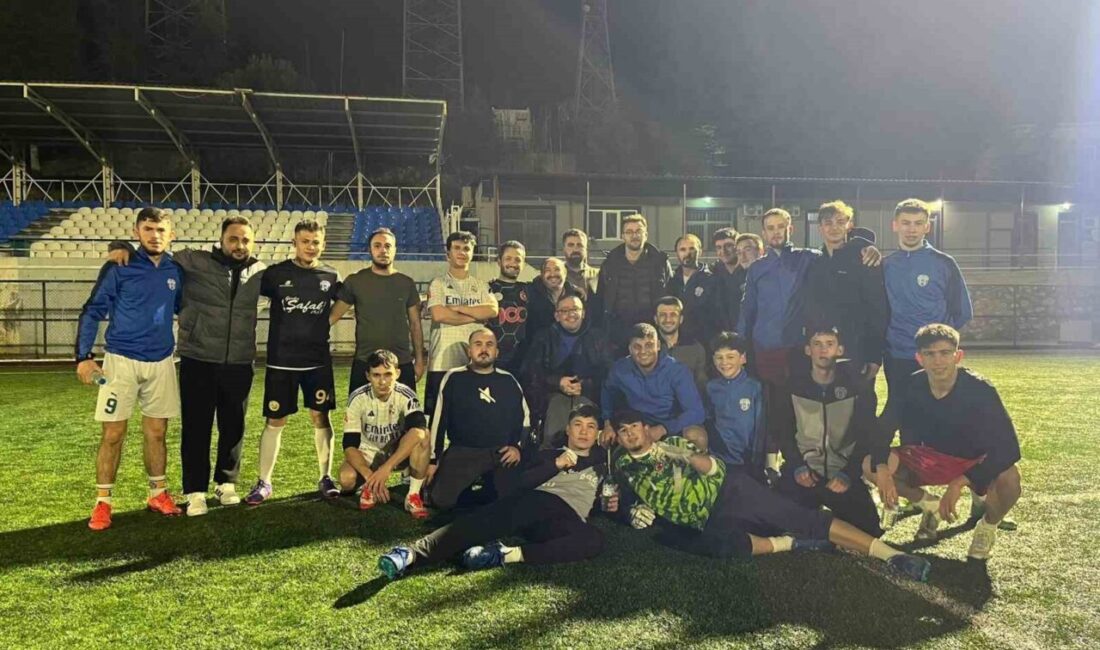 Gördes Engelliler Derneği Başkanı Tayfun Adıyaman ve yönetim kurulu üyeleri,