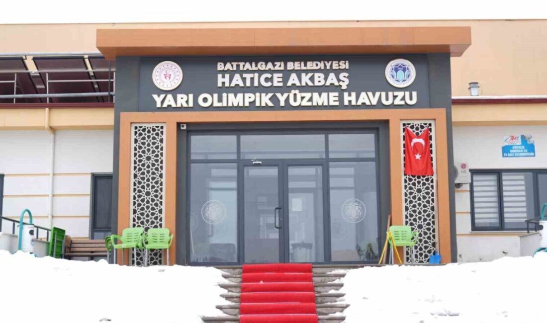 Battalgazi Belediyesi’ne ait Göztepe Hatice Akbaş Yarı Olimpik Yüzme Havuzu’nda